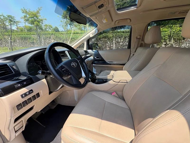 Toyota Alphard — фото 4