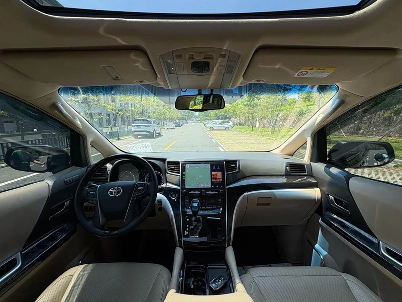 Toyota Alphard — фото 5