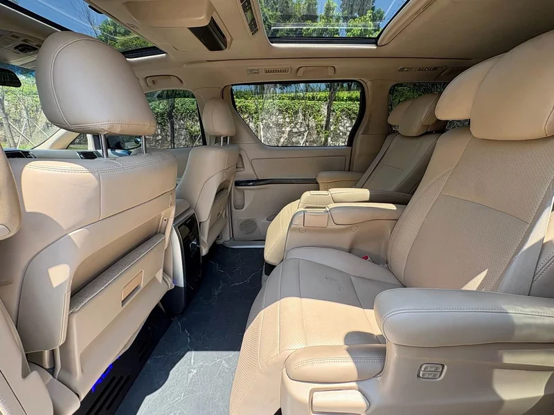 Toyota Alphard — фото 6