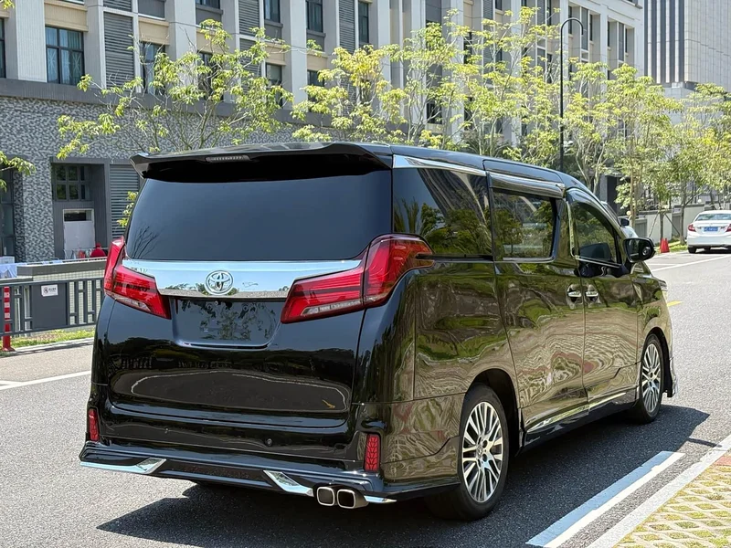 Toyota Alphard — фото 9
