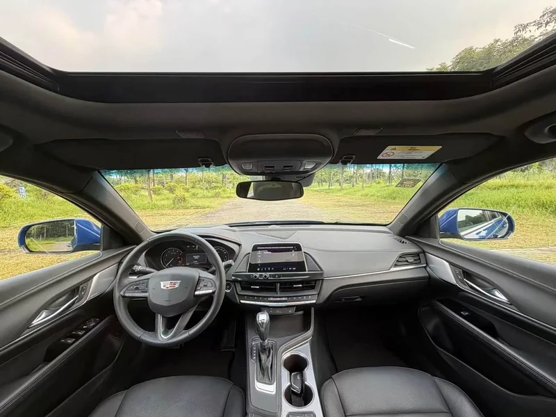 Cadillac CT4 — фото 13