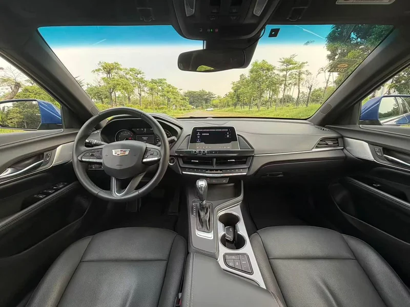 Cadillac CT4 — фото 14
