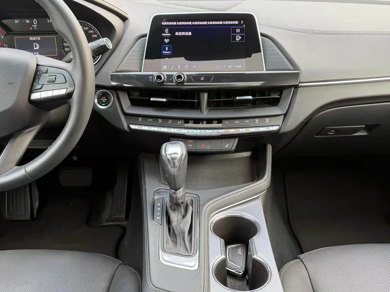 Cadillac CT4 — фото 15