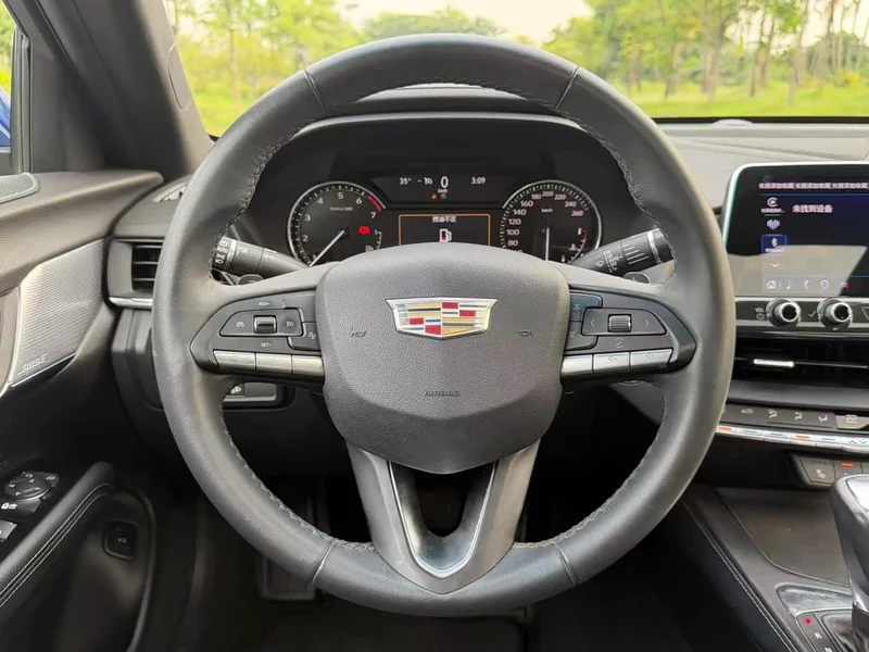 Cadillac CT4 — фото 16