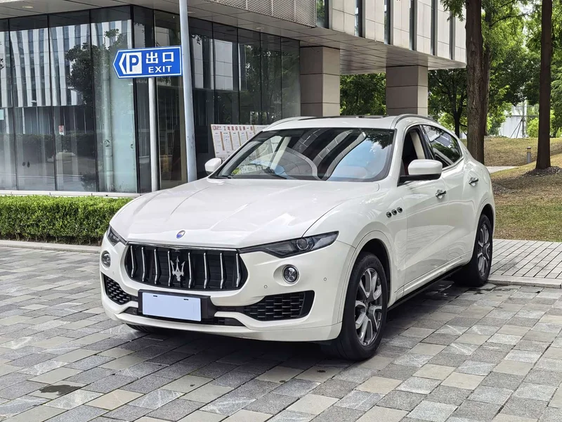 Maserati Levante — фото 1