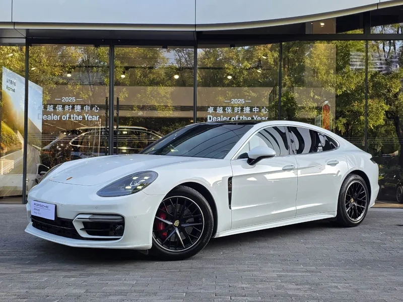 Porsche Panamera — фото 1