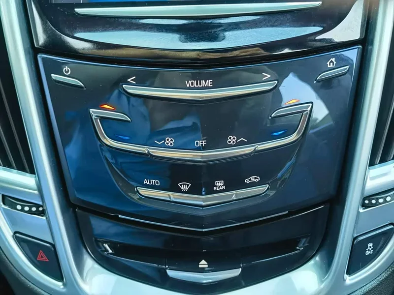 Cadillac SRX — фото 15