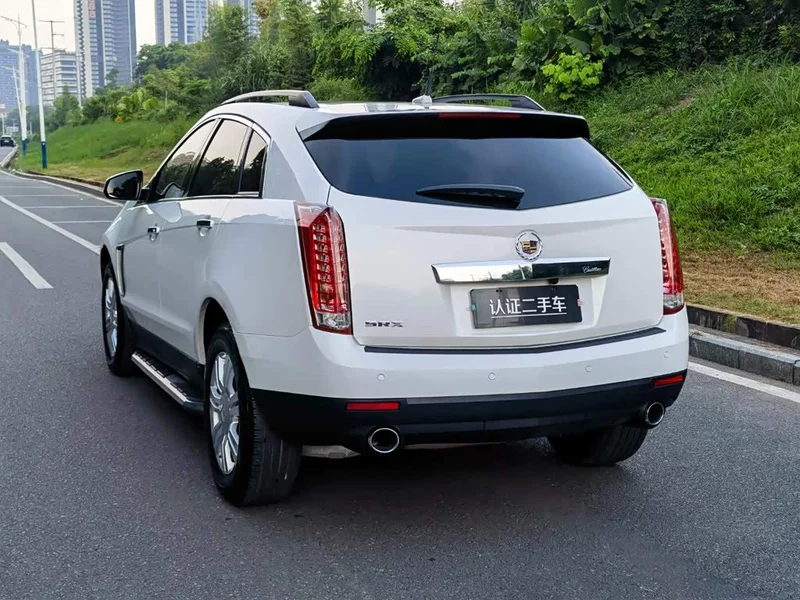 Cadillac SRX — фото 5