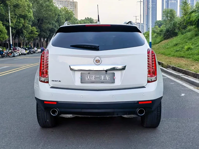 Cadillac SRX — фото 6