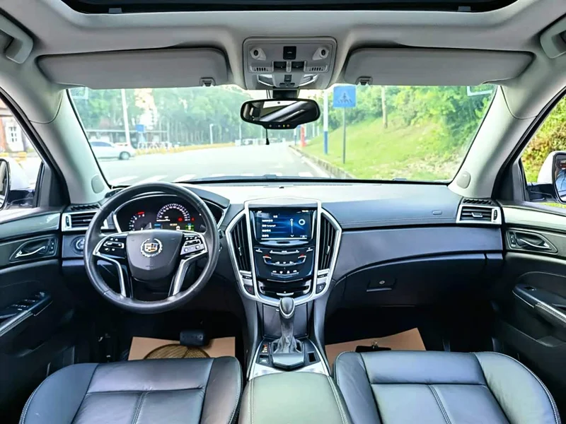 Cadillac SRX — фото 8