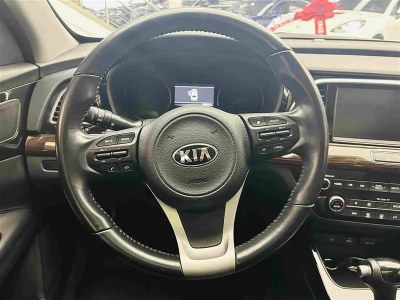 Kia K5 — фото 16