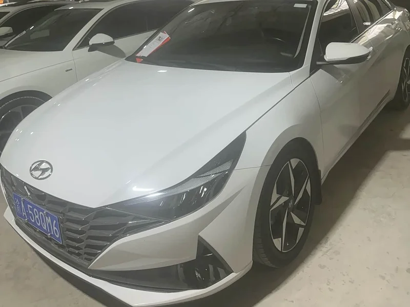 Hyundai Elantra — фото 1