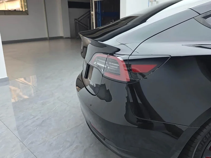 Tesla Model 3 — фото 11