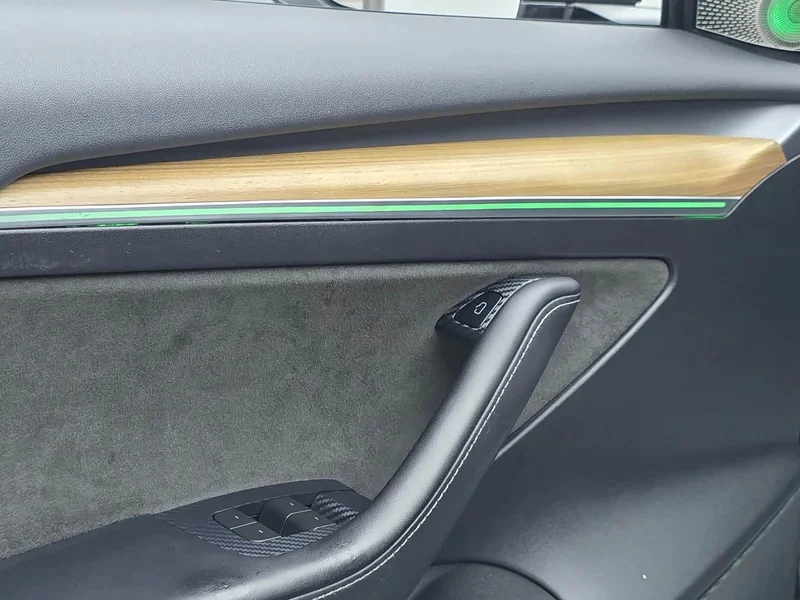 Tesla Model 3 — фото 13
