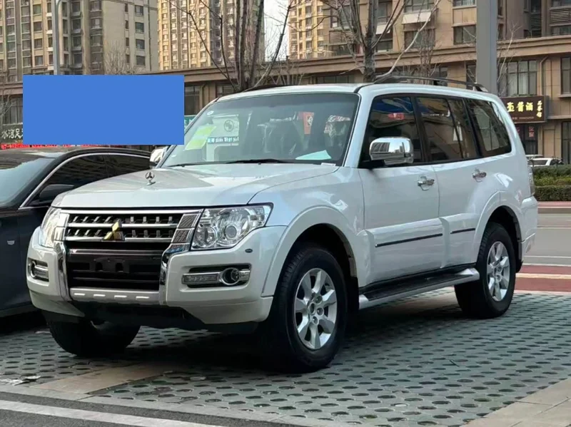 Mitsubishi Pajero (Imported) — фото 1