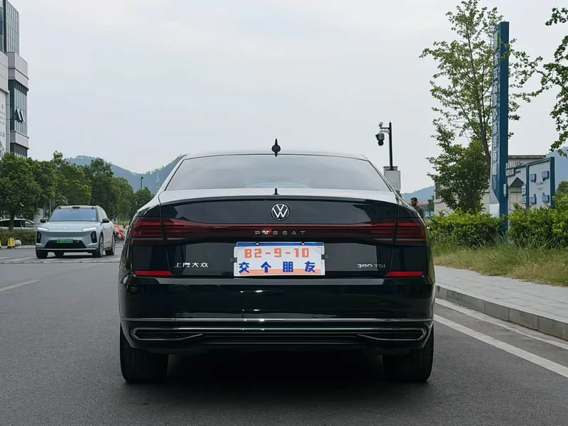 Volkswagen Passat — фото 8