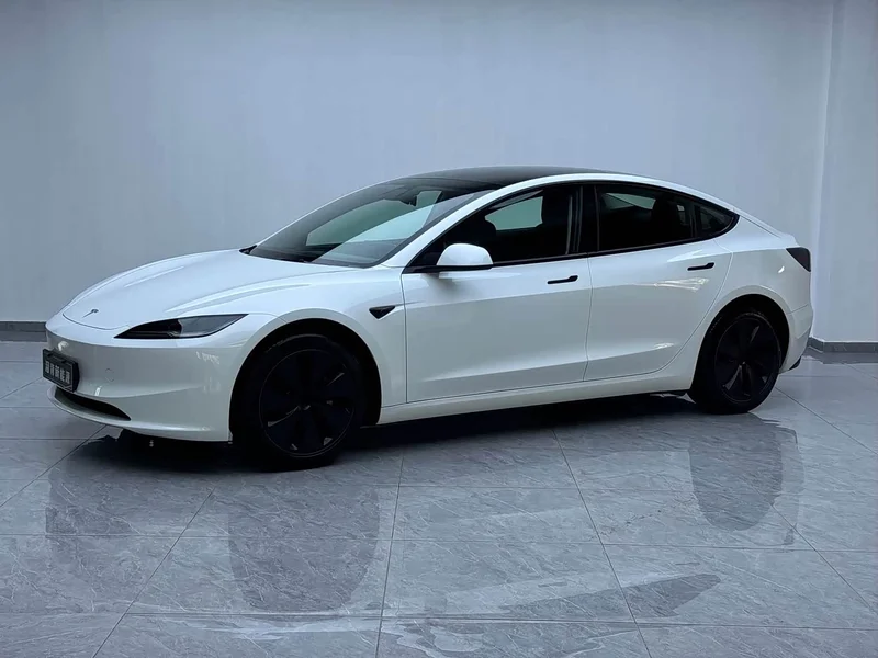 Tesla Model 3 — фото 1