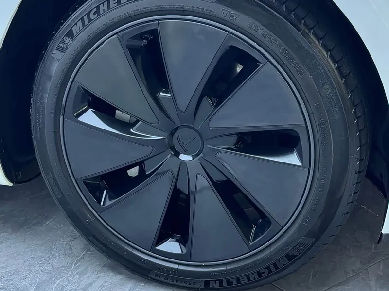 Tesla Model 3 — фото 3