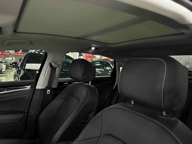 Volkswagen Passat — фото 8