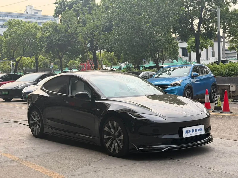 Tesla Model 3 — фото 3