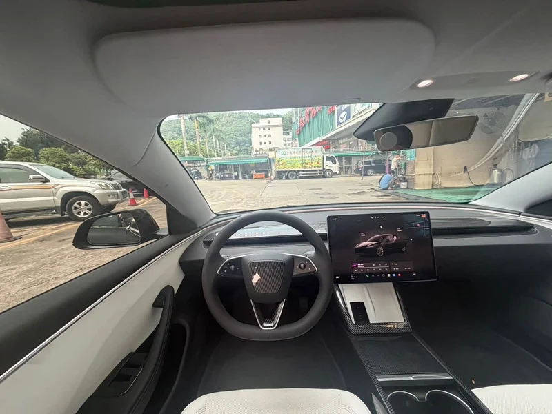 Tesla Model 3 — фото 10