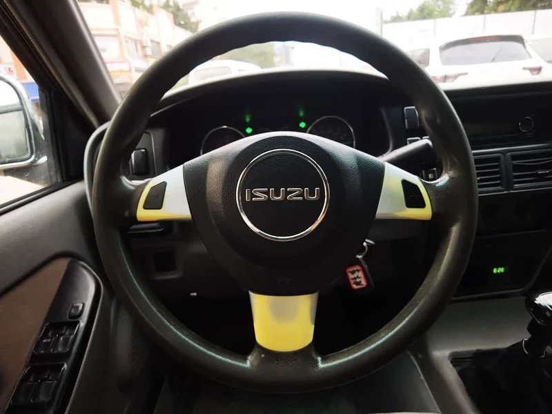 Isuzu Isuzu Pickup — фото 14
