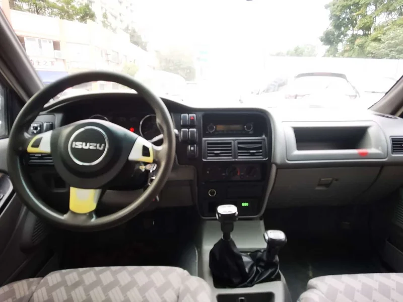 Isuzu Isuzu Pickup — фото 15