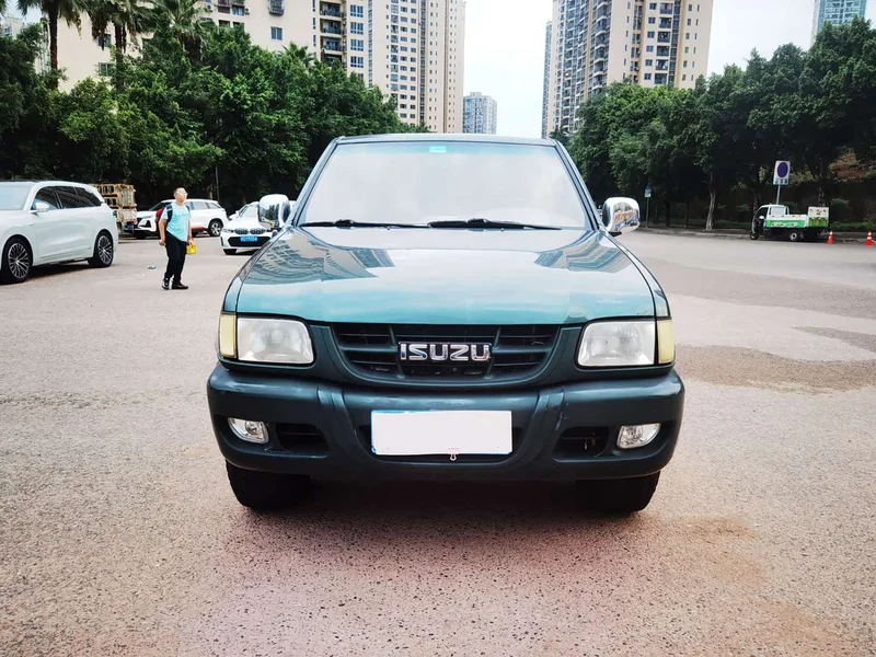 Isuzu Isuzu Pickup — фото 2