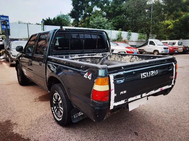 Isuzu Isuzu Pickup — фото 7