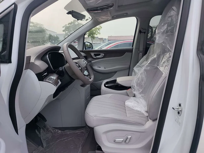 Roewe iMAX8 New Energy — фото 6