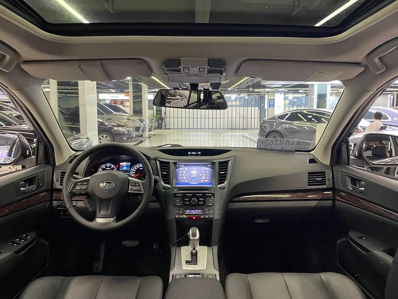 Subaru Outback — фото 11