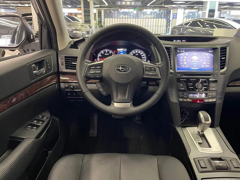 Subaru Outback — фото 10