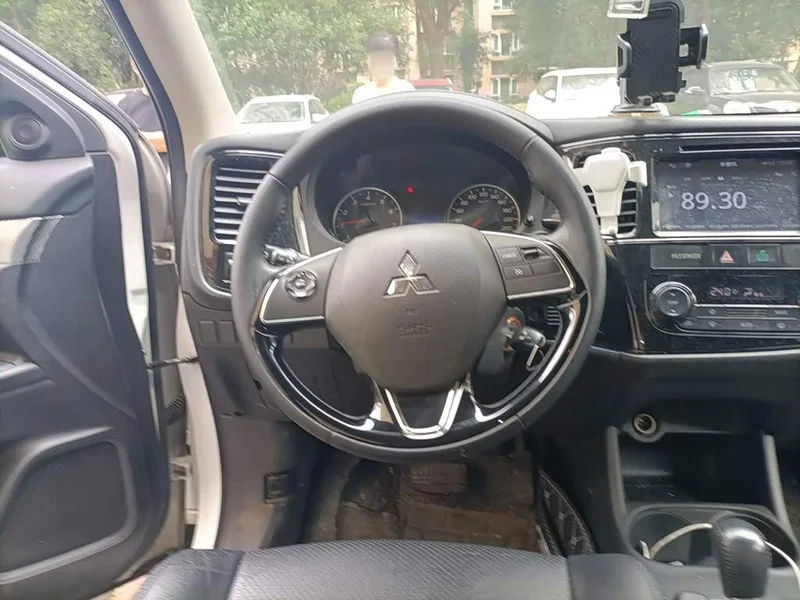 Mitsubishi Outlander — фото 13