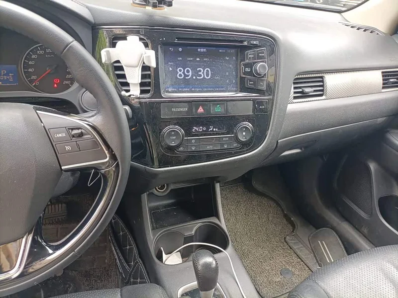 Mitsubishi Outlander — фото 16