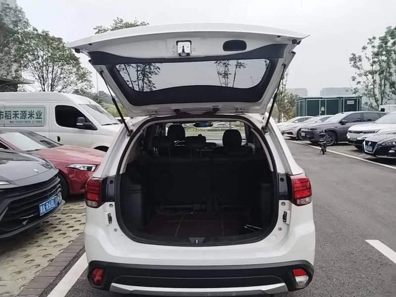 Mitsubishi Outlander — фото 22
