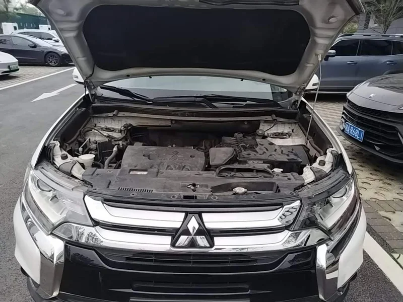 Mitsubishi Outlander — фото 23