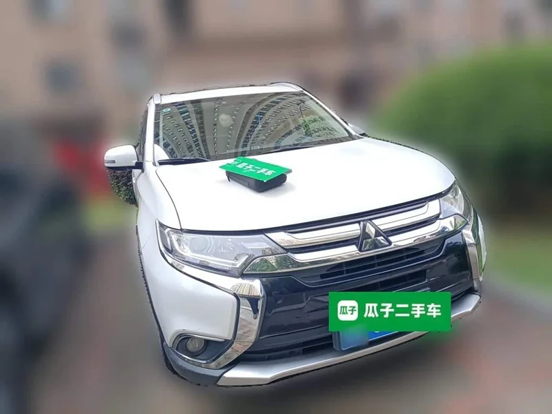 Mitsubishi Outlander — фото 4