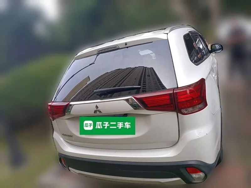 Mitsubishi Outlander — фото 7