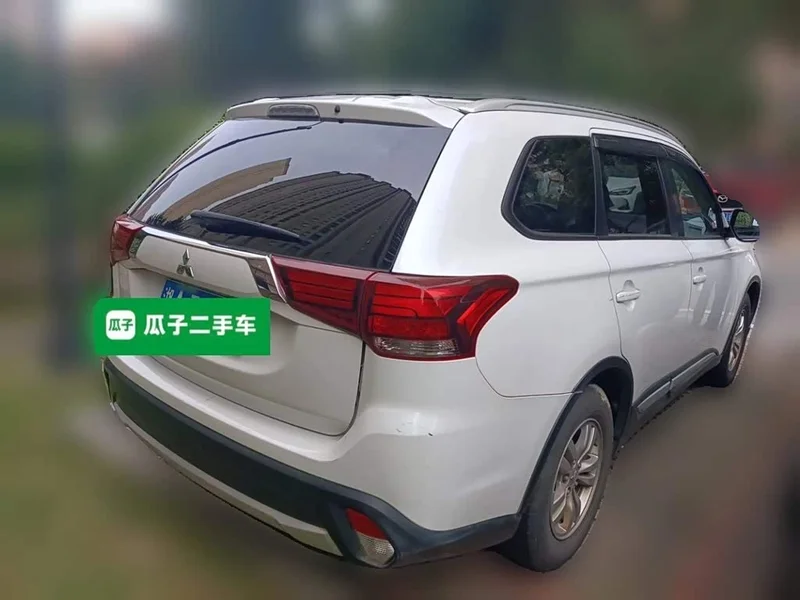 Mitsubishi Outlander — фото 8