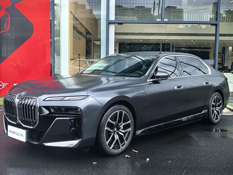 BMW i7 — фото 1