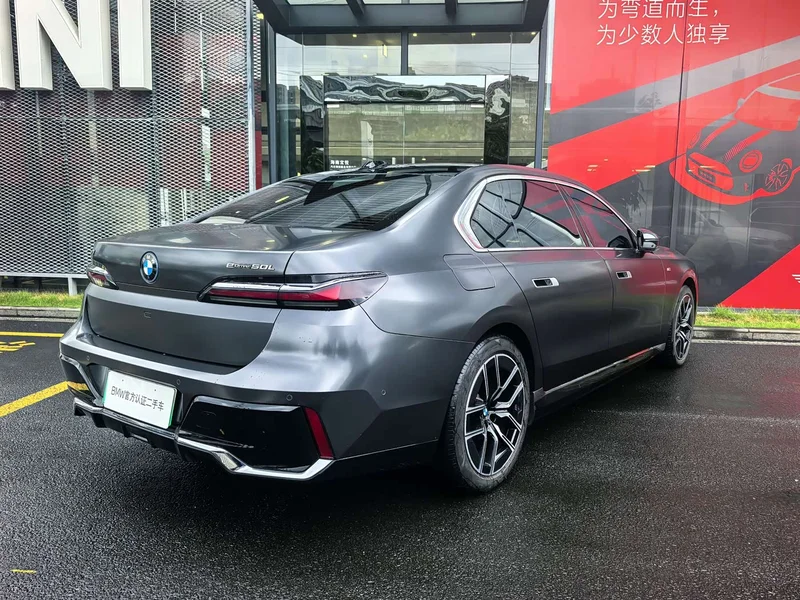 BMW i7 — фото 12