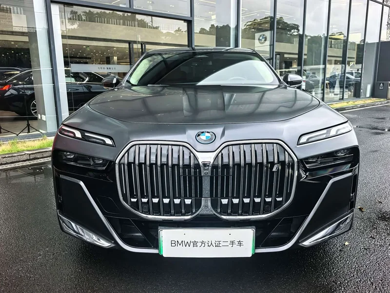 BMW i7 — фото 2