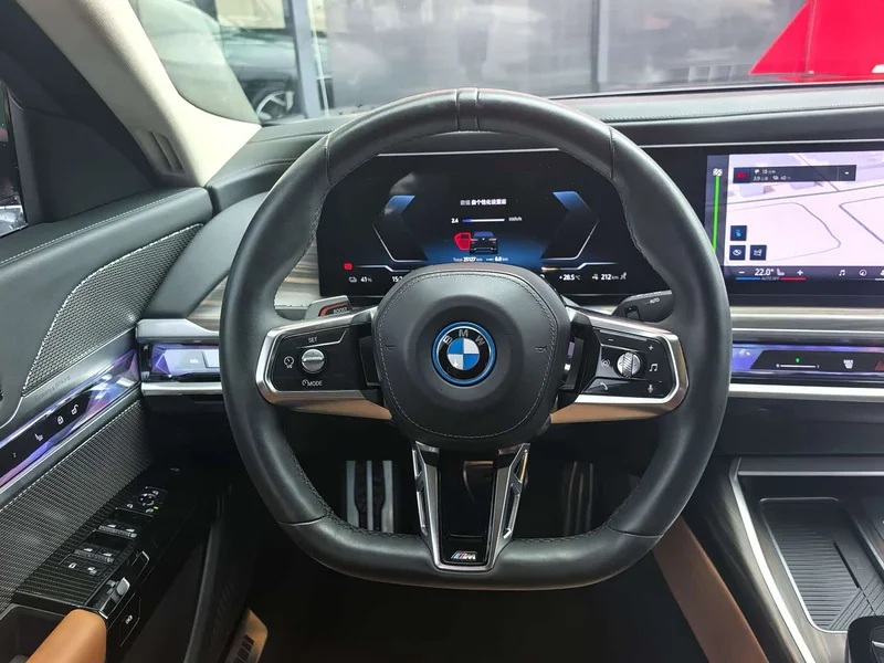 BMW i7 — фото 8