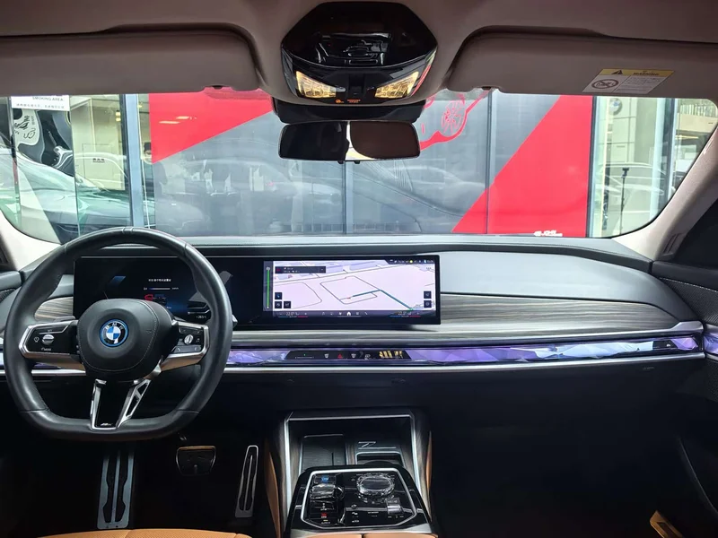 BMW i7 — фото 9