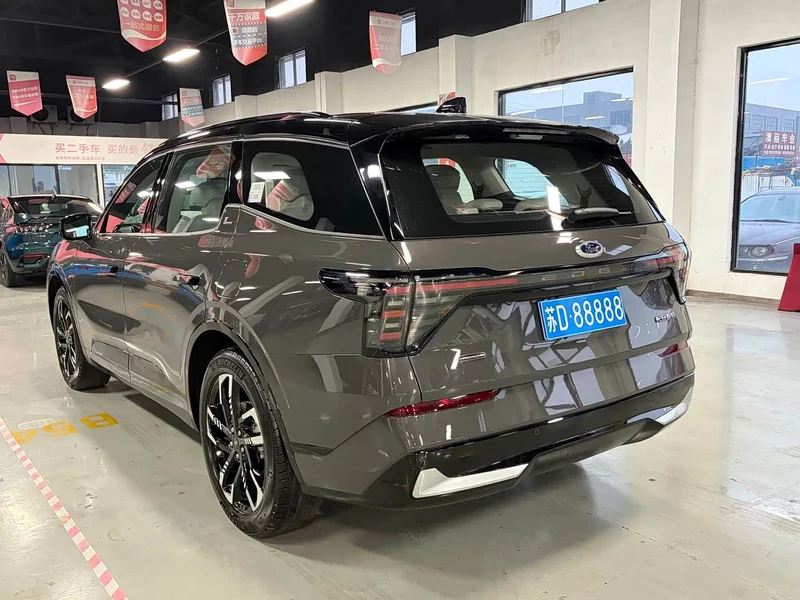 Ford Edge — фото 17