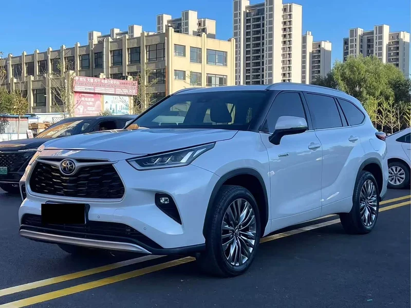 Toyota Highlander — фото 1