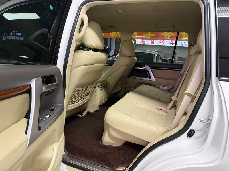 Toyota Land Cruiser (Imported) — фото 7