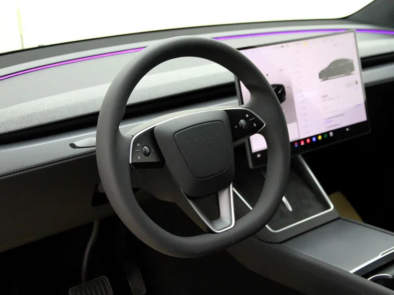 Tesla Model Y — фото 11