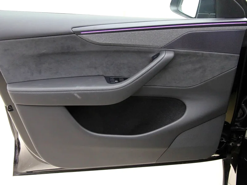 Tesla Model Y — фото 12