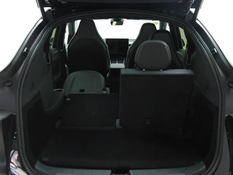 Tesla Model Y — фото 15
